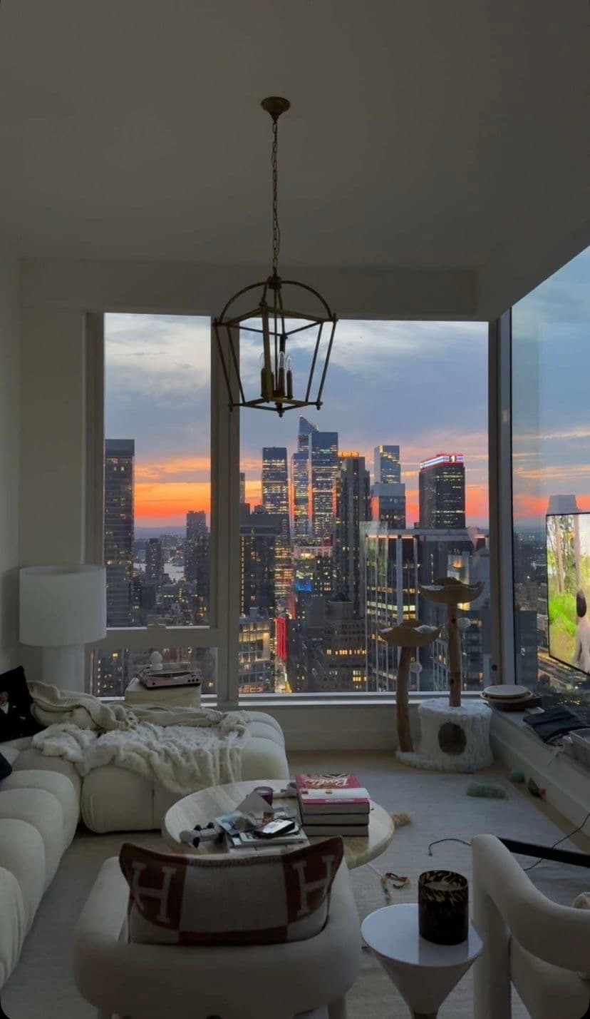 High-Floor Manhattan Apartment with Central Park Views 3